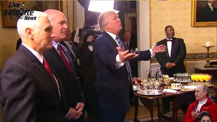 Trump FBI Başkanını Öpücükle Çağırdı