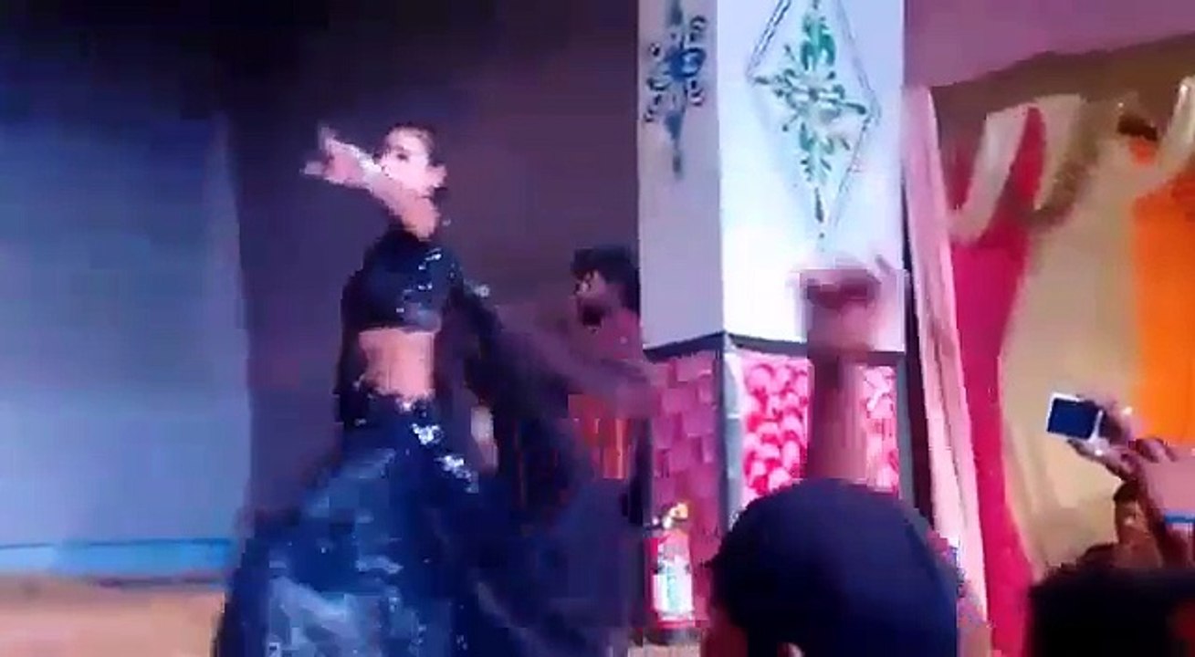 Girl Dance And Break Tubelight On Her Body