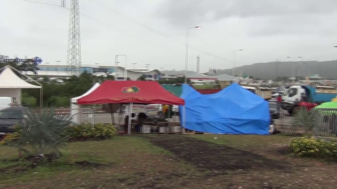 Allons en France : le barrage routier de la Crique fouillée, en Guyane