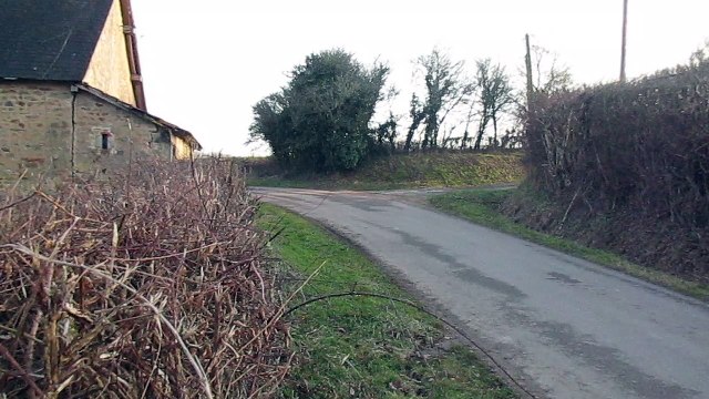 ST MARTIN DE COMMUNE ROUTE ETROITE