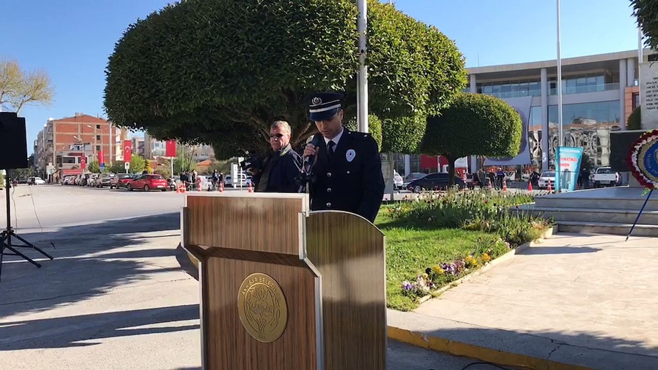 10 Nisan Polis Haftası kutlama etkinlikleri Atatürk anıtına çelenk sunma programı