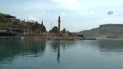 Şanlıurfa'da Bir İş Adamı Yüzen Otel Projesi Geliştirdi