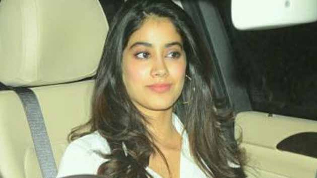 Jhanvi Kapoor Parties Hard at Karan Johar's Party