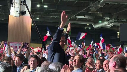 Fillon en meeting: "Je ne vous demande pas de m'aimer"
