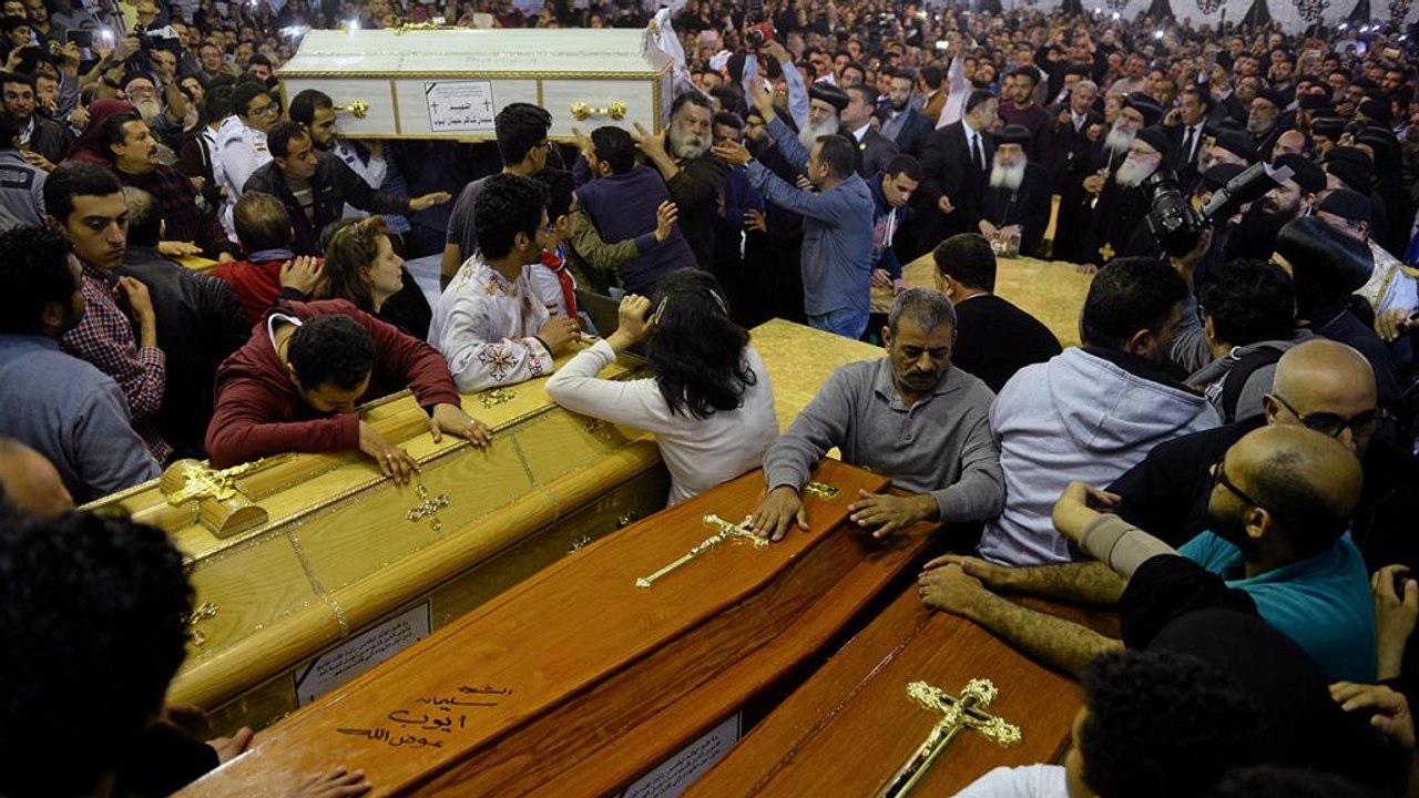 Strage della domenica delle Palme, in Egitto scoppia l'ira dei copti contro al Sisi