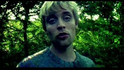 Tue West - Hun Er Fri (Kvinden og Lottokuglerne)