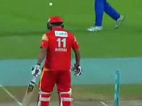 Muhammad Aamir Ne Rumman Raees Ko Tapa Di PSL 2017 live match