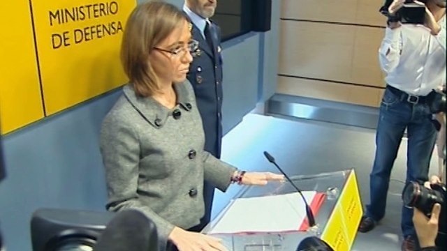 Chacón, la primera mujer que pasó revista a las tropas