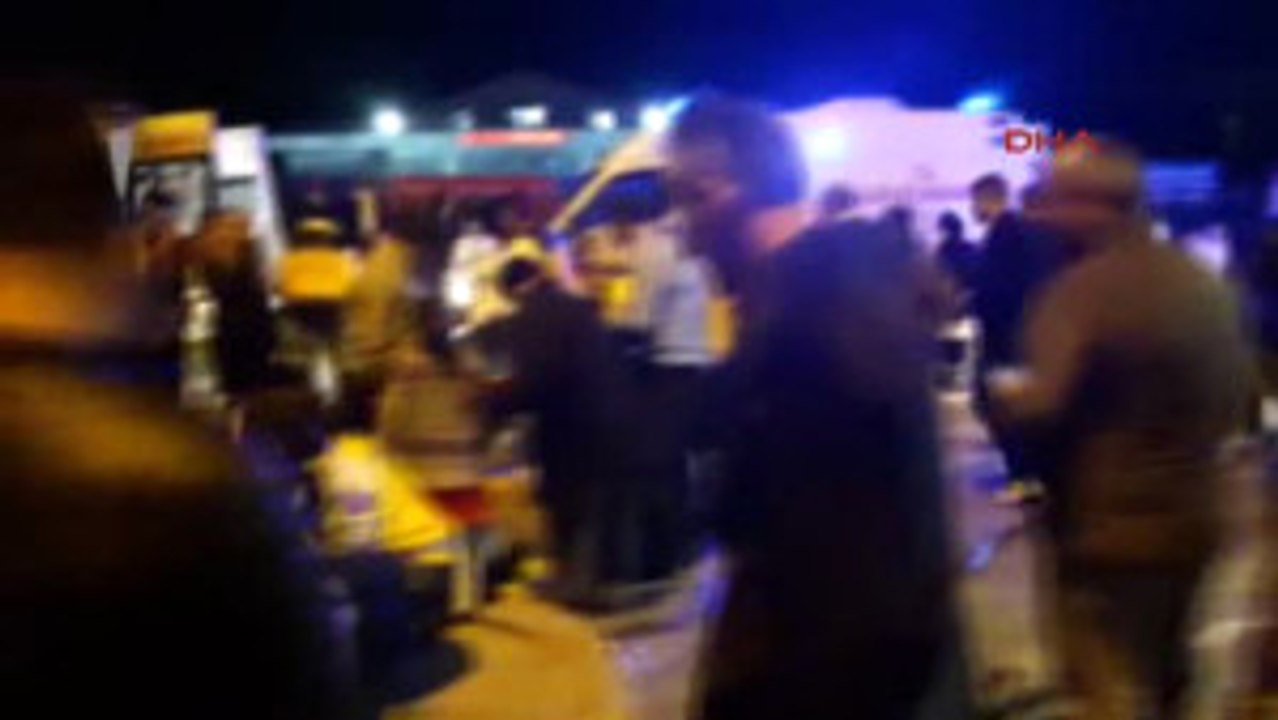 Kocaeli Tır'dan Uçan Branda Can Alıyordu: 5 Yaralı