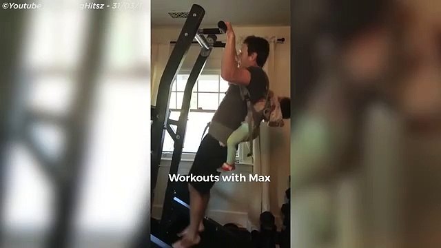 Mark Zuckerberg fait de la muscu avec sa fille sur le dos
