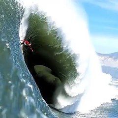 Kai Lenny charging Mavericks - awesome slow motion
