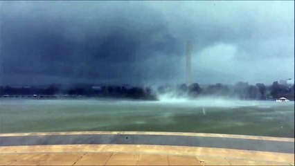 Tải video: Découvrez les images impressionnantes d'une tornade qui a touché les Etats-Unis - Regardez