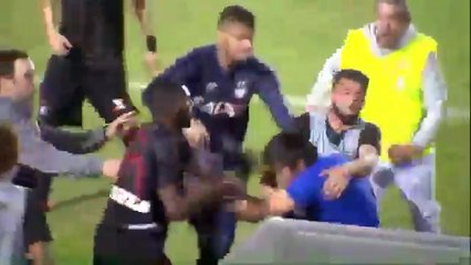 Atlético-PR And Paraná Players Fight After Keeper Weverton Provokes The Fans!