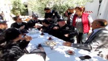 Izmir Down Sendromlu Çocuklara Polis Sürprizi