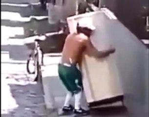 Bisikletle Buzdolabı Hırsızlığı Şaşırttı