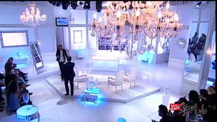 عمر صحابو ينفعل ويغضب في بداية برنامج لمن يجرؤ ويهدد بالانسحاب بسبب استقبال منير بن صالحة قبله