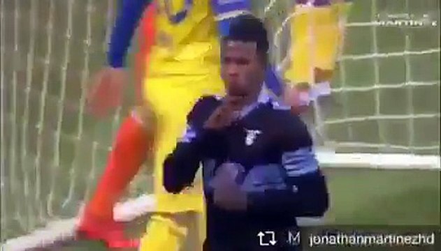 Admirez le talent pur de Keita Balde Diao, Regardez!