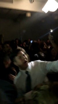 Découvrez quelle personnalité a déclenché une émeute lors de son arrivée à un bal de promotion d'un lycée de Sacramento