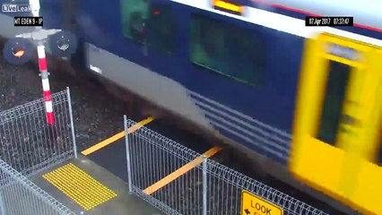 Une femme frôle la mort d'extrême justesse