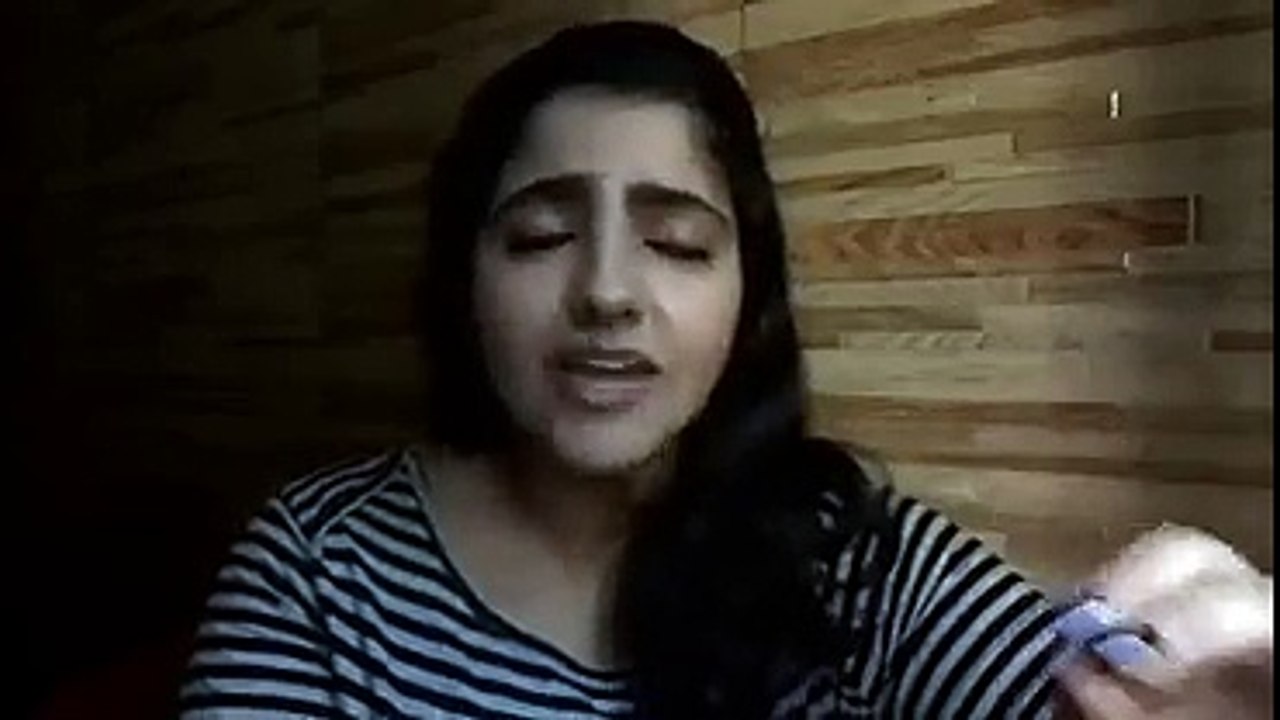 Girl siinging a beautiful song - ghori lay k aa...