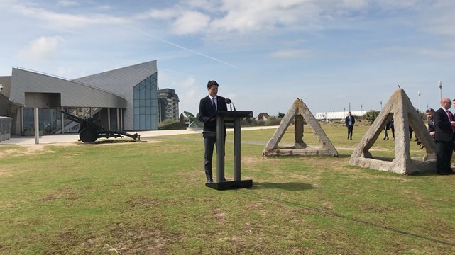 Justin Trudeau au centre Juno Beach