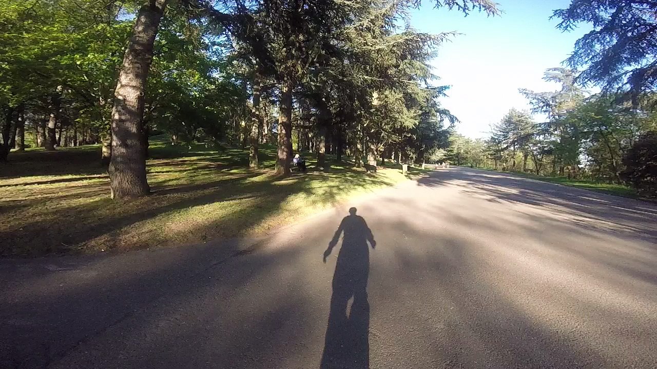 Chute en skateboard électrique !!! Apprentissage de mon longboard ornii coyote avec une chute en voulant m'arrêter video 3/4 au parc de parilly