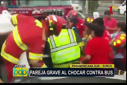 Surco: pareja grave al chocar auto contra bus en Panamericana Sur