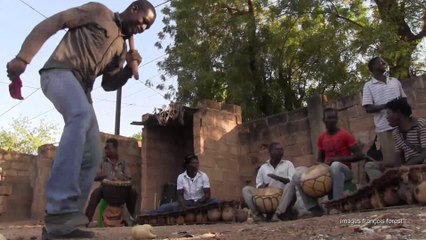 Une danse traditionnelle au Burkina