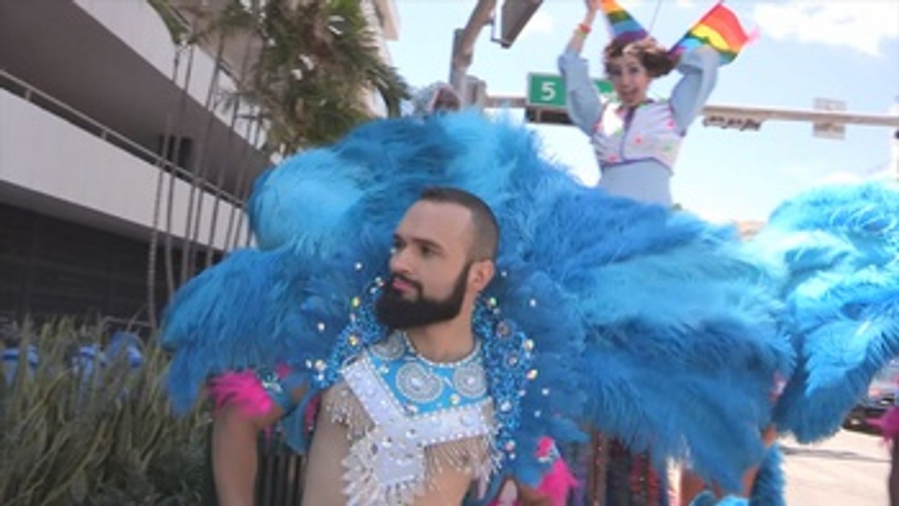 Con un gran desfile celebran el Orgullo Gay en Miami