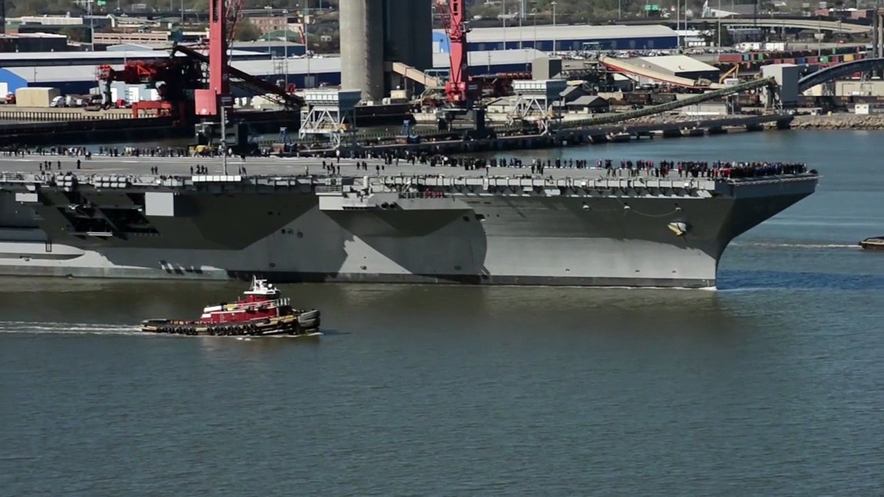 Le futur porte-avions américain sort du port
