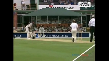 BAT GETS STUCK IN THE PITCH, BATSMAN - 0 - PITCH 1
