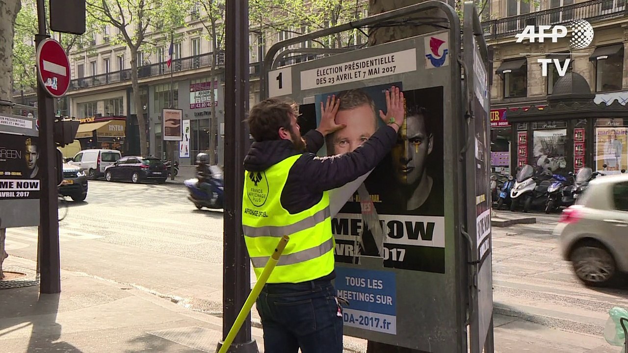 Le collage des affiches lance la campagne officielle