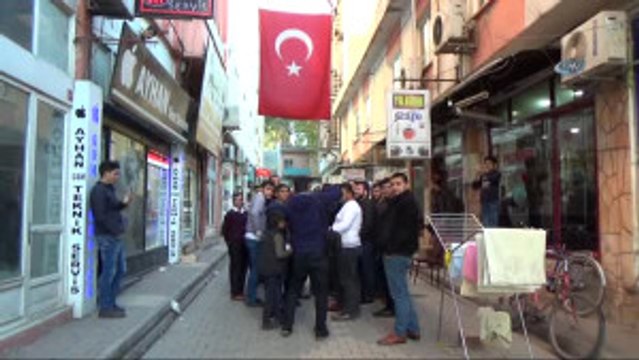 Polis Ekiplerine Sokak Ortasında Pasta Sürprizi