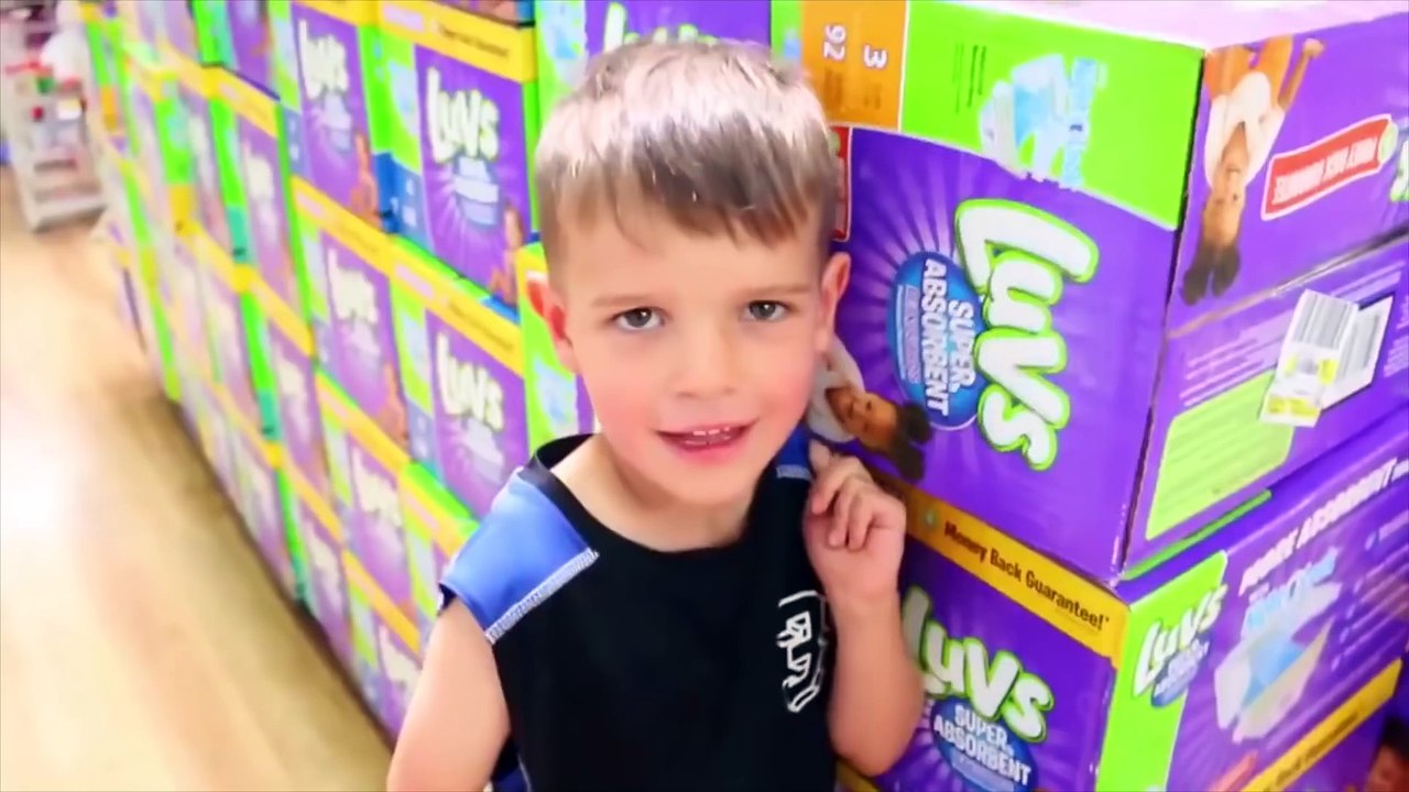 BABY ALIVE  KISS Baby ELI IN LOVE Crawling Baby + Baby Alive Goes Shopping Walmart Toy Haul