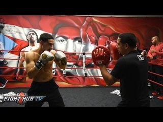 Danny Garcia looks huge! Shows off power & physique on mitts at media workout
