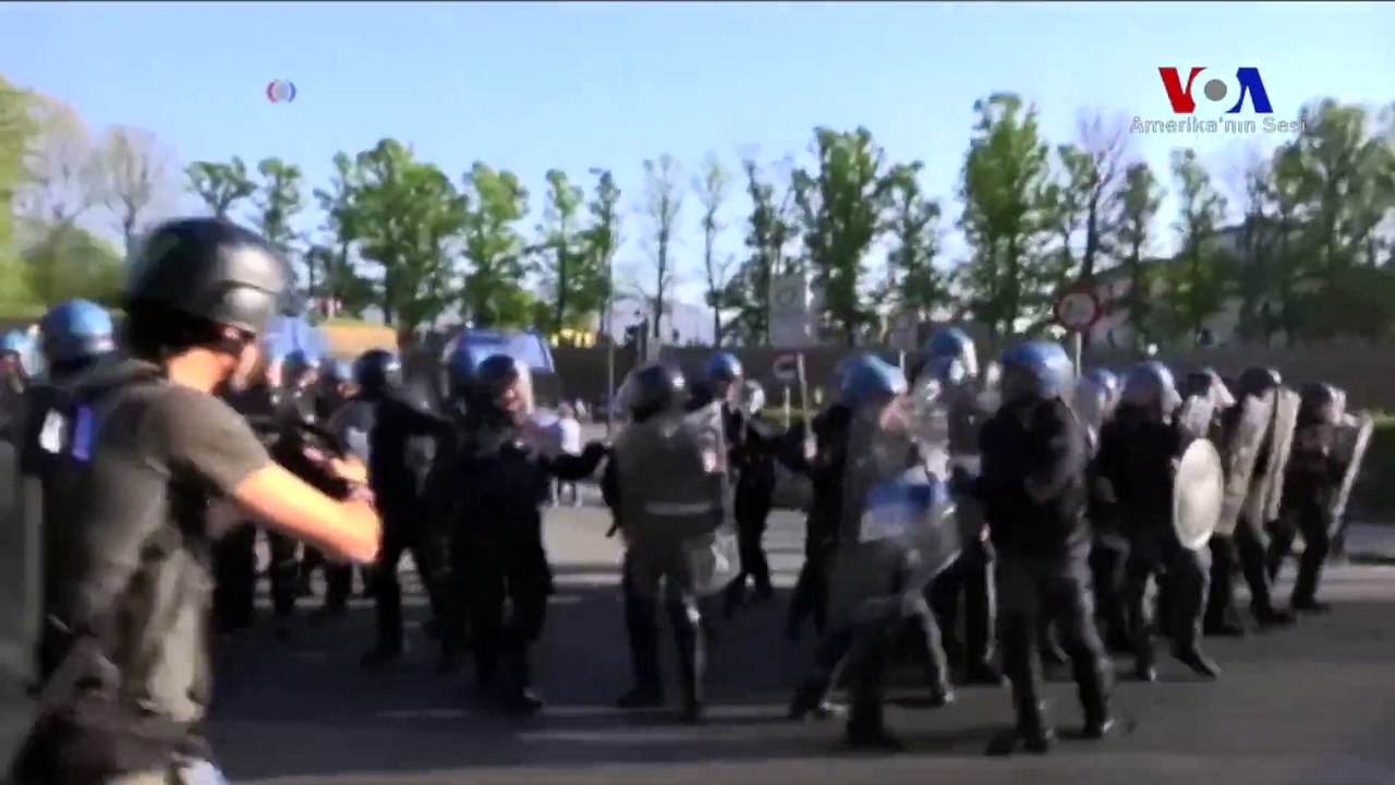 İtalya'da G-7 Protestosu