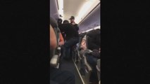 Flug überbucht: United Airlines lässt Passagier aus Flugzeug schleifen