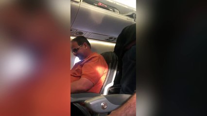 Un passager est débarqué de force d'un avion pour une raison hallucinante !