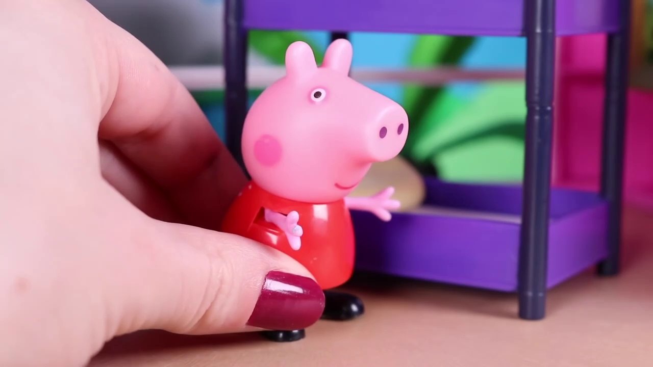 Peppa Pig Toys in English  Peppa Pig Goes to the Podi
