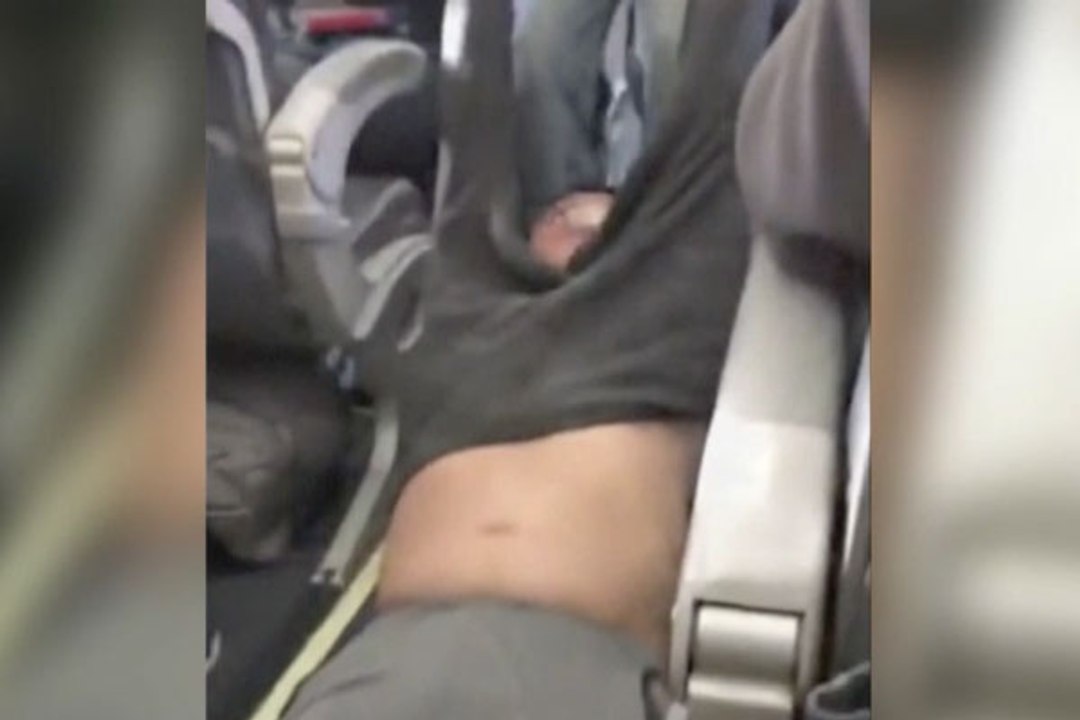 United Airlines passenger dragged from flight