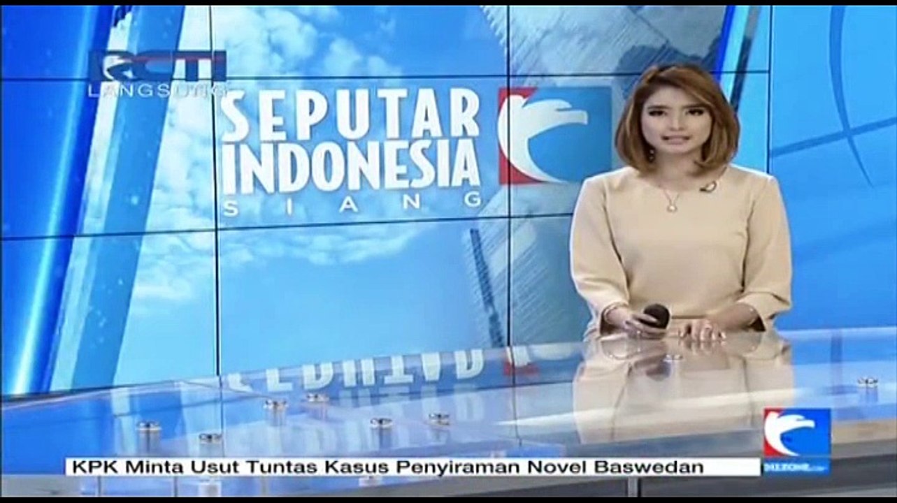 Heboh, Ular Phyton Bersarang di Atap Rumah Warga