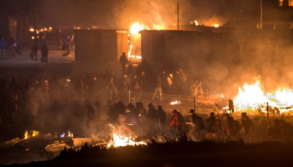 Le camp de migrants de Grande-Synthe détruit par les flammes