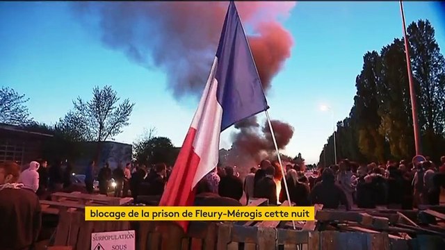 Prisons : 350 surveillants bloquent Fleury-Mérogis, après l'agression de six gardiens