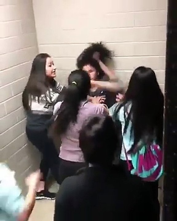 girls fight