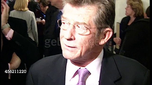 John Hurt speaking to press at the premiere of Harry Potter and the Philosopher's Stone.