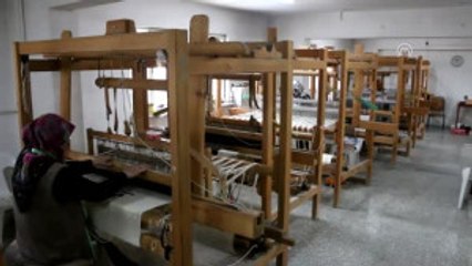 Burdurlu Kadınlar Üretirken Geleneği Yaşatıyor