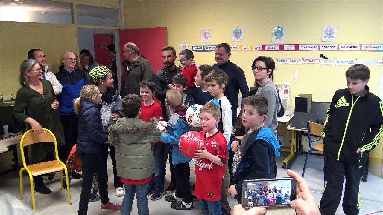 Nicolas Benezet à la rencontre des enfants du centre de réeducation de Trestel