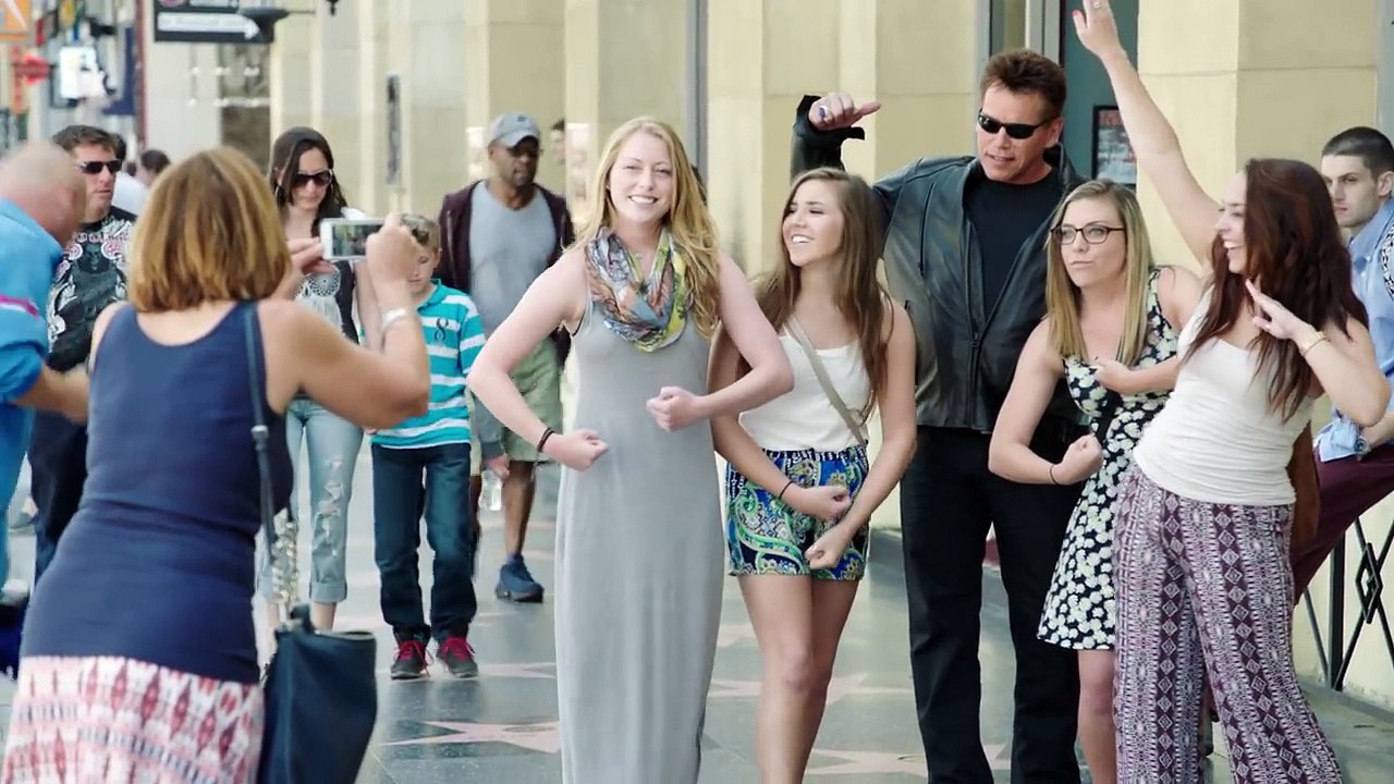 Arnold Schwarzenegger Pranks Fans as the Terminator !