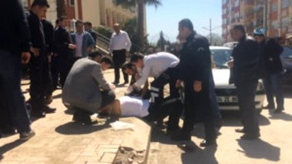 Adliye Önünde Bıçaklı Kavga: 1 Yaralı