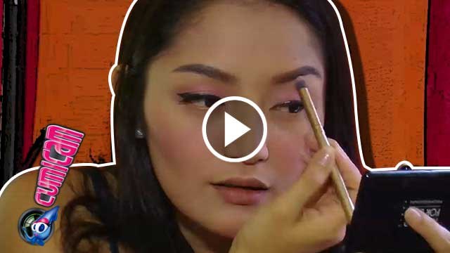 Barang Rahasia di Kotak Make Up Siti Badriah - Cumicam 11 April 2017